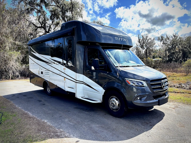 2021 Tiffin Wayfarer 25RW RV Photo 1