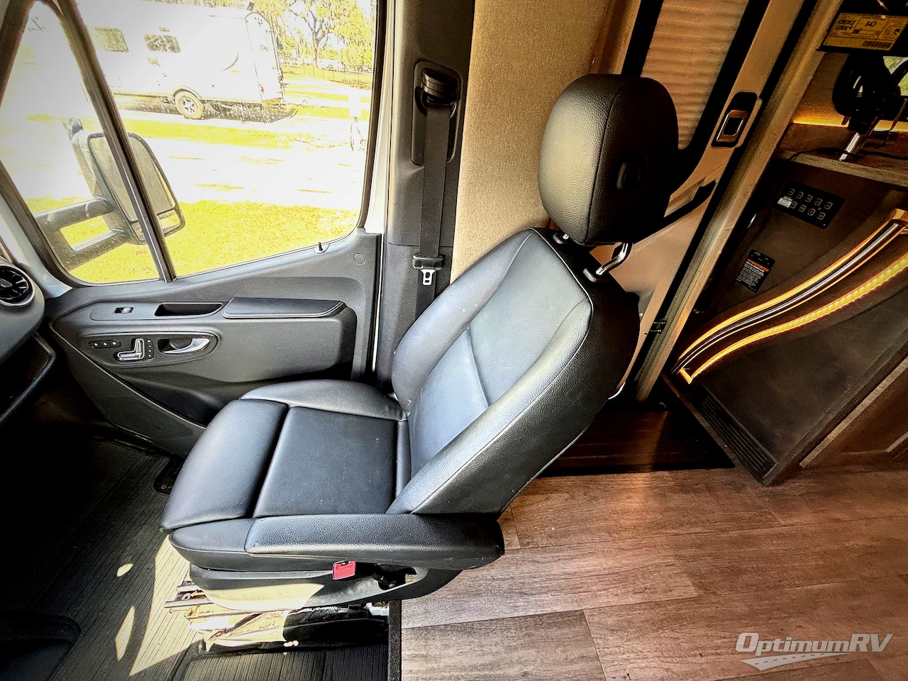 2021 Tiffin Wayfarer 25RW Photo 8