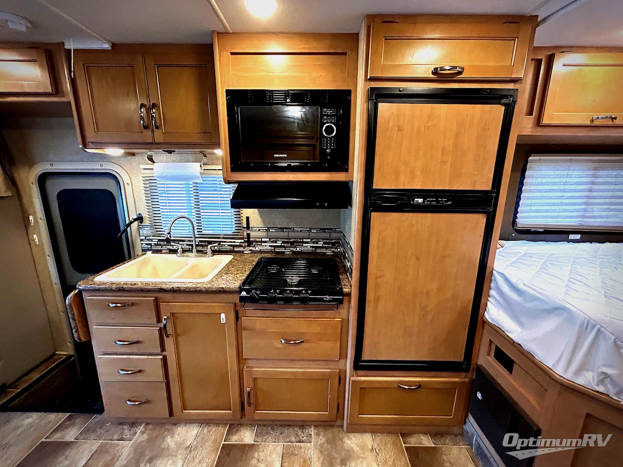 2016 Thor Four Winds 24C Photo 5