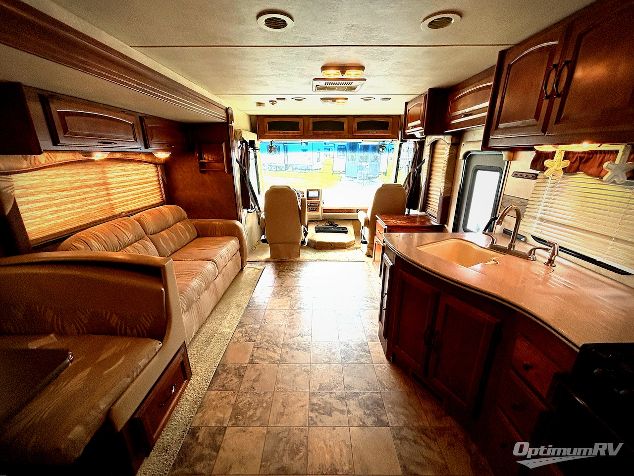 2012 Coachmen Mirada 34BH Photo 5