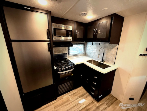 2023 Coachmen Freedom Express Liberty Edition 326BHDSLE RV Photo 3