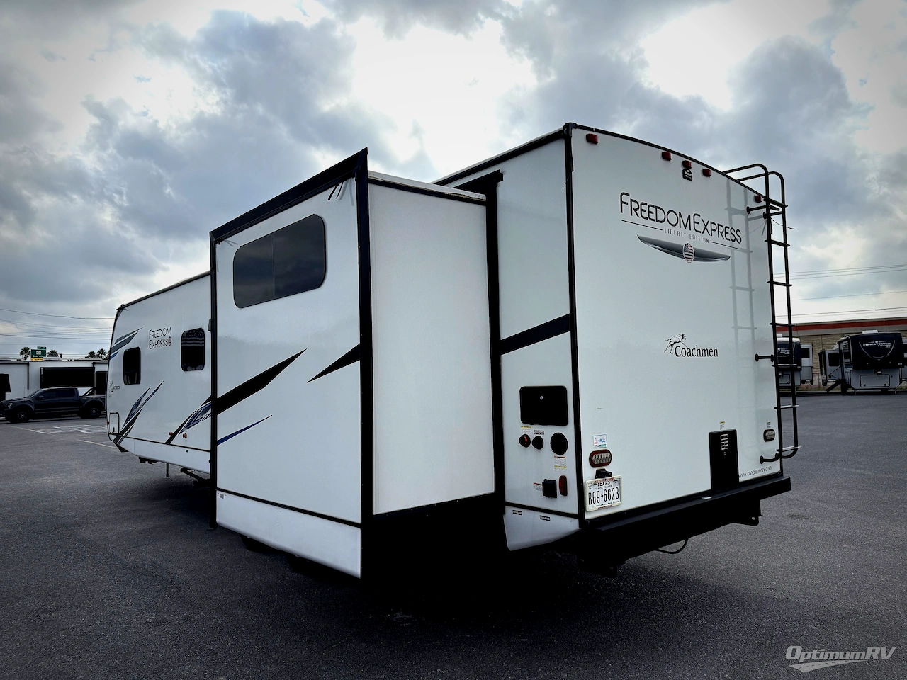 2023 Coachmen Freedom Express Liberty Edition 326BHDSLE Photo 3