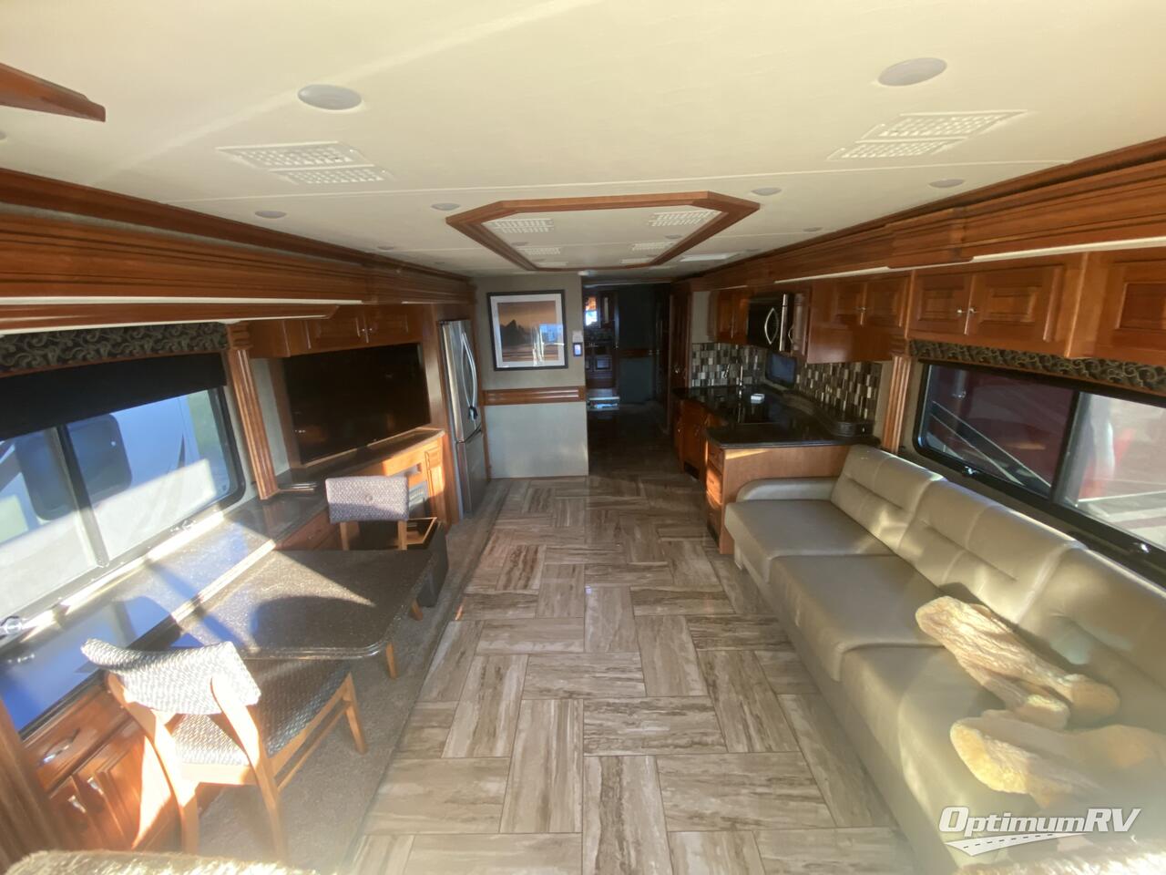 2018 Fleetwood Discovery LXE 40D Photo 4