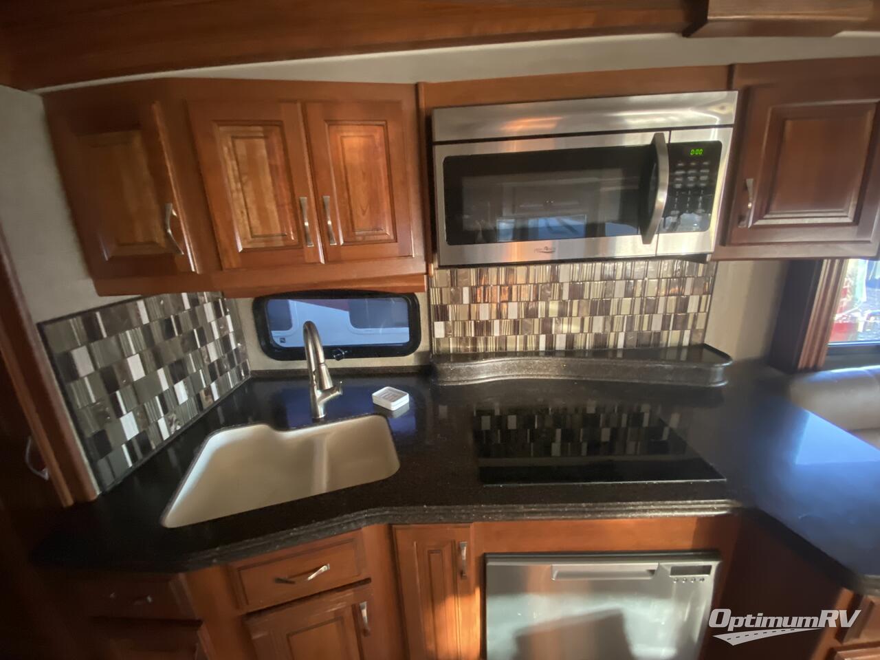 2018 Fleetwood Discovery LXE 40D Photo 9