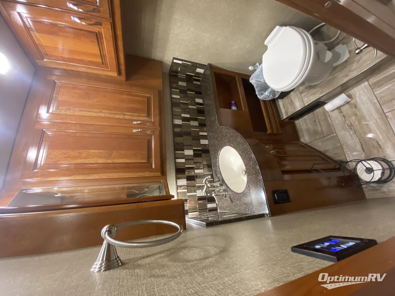 2018 Fleetwood Discovery LXE 40D Photo 11