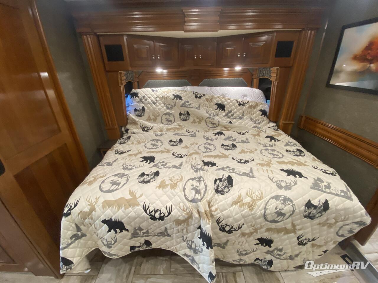 2018 Fleetwood Discovery LXE 40D Photo 13