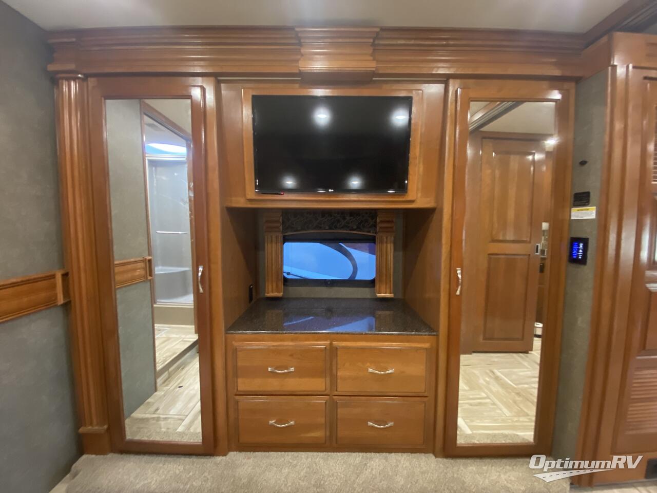 2018 Fleetwood Discovery LXE 40D Photo 14