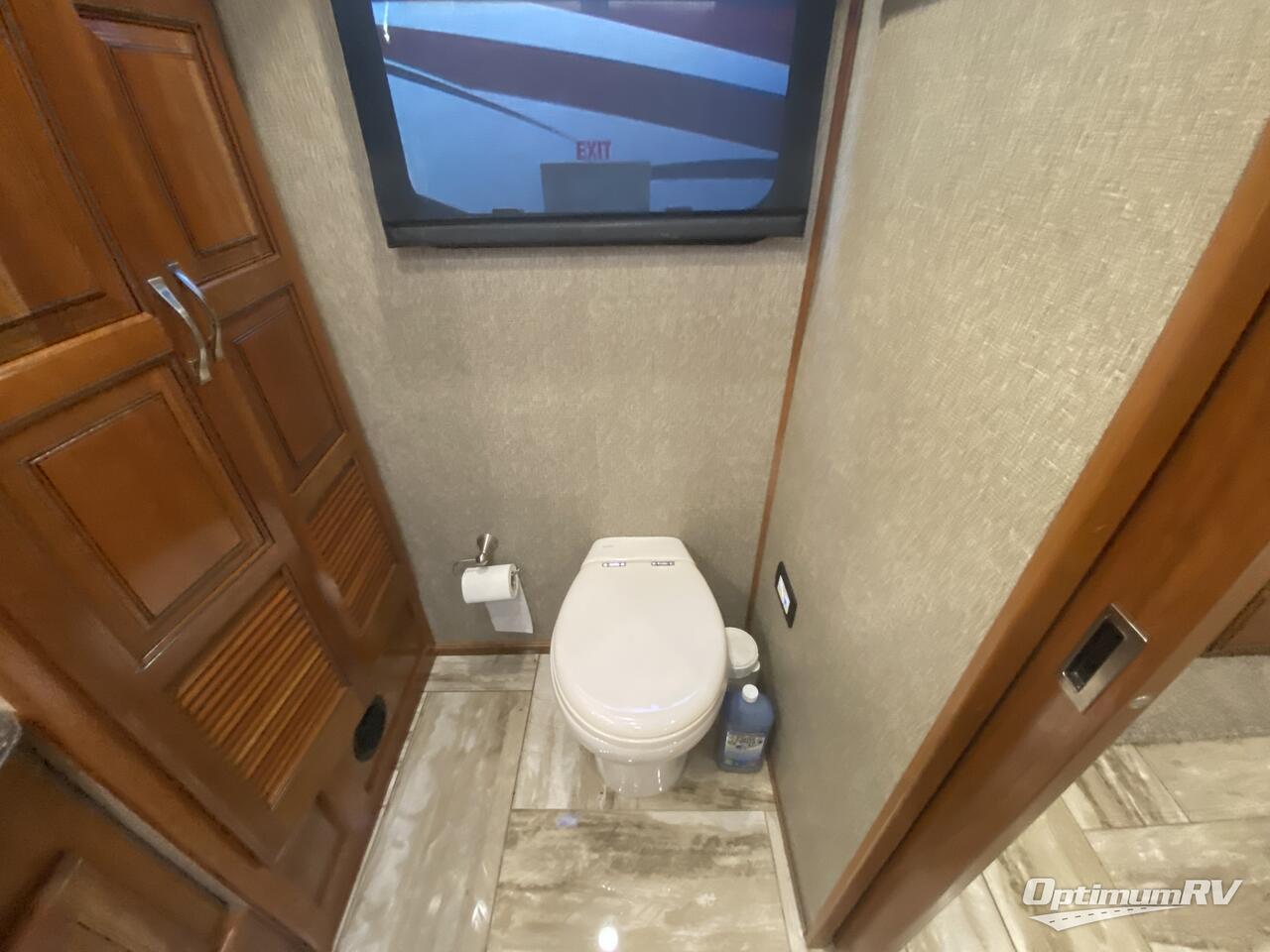2018 Fleetwood Discovery LXE 40D Photo 15