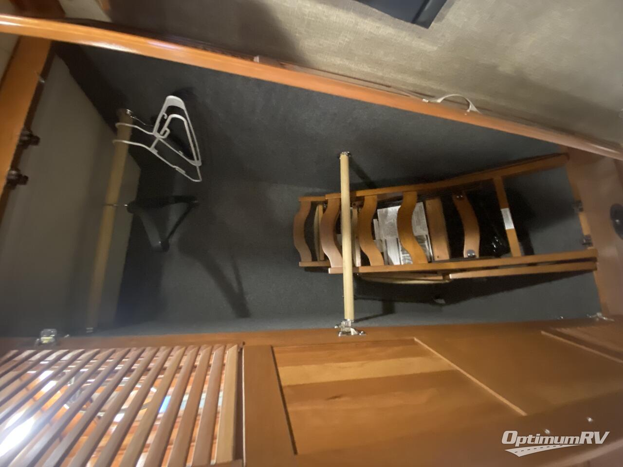 2018 Fleetwood Discovery LXE 40D Photo 16