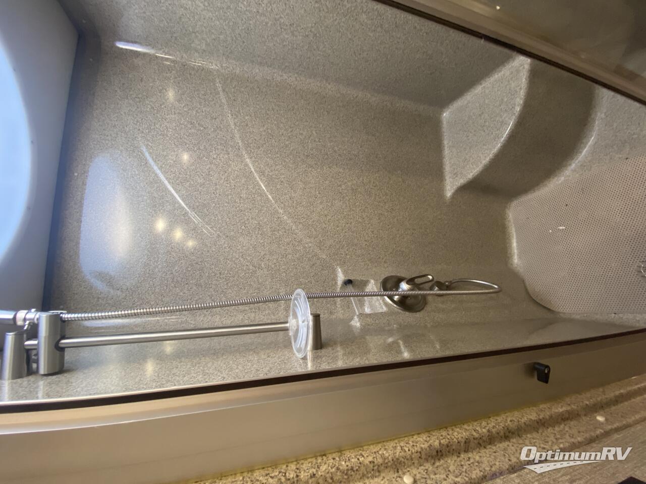 2018 Fleetwood Discovery LXE 40D Photo 17