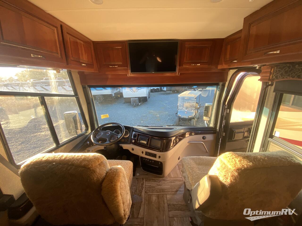2018 Fleetwood Discovery LXE 40D Photo 3