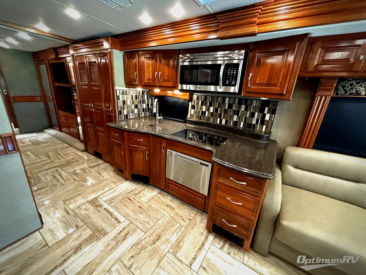 2018 Fleetwood Discovery LXE 40D Photo 15