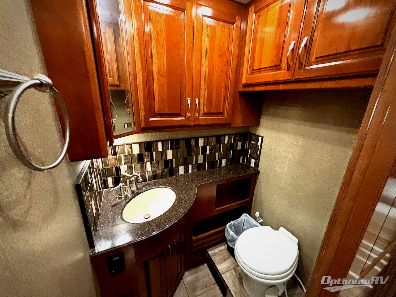 2018 Fleetwood Discovery LXE 40D Photo 17