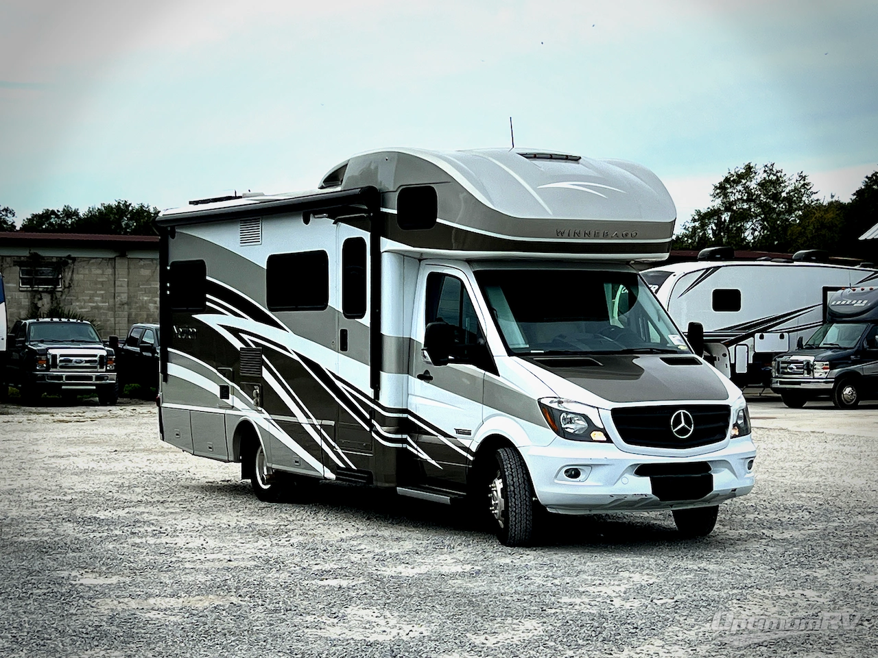 2017 Winnebago Navion 24G Photo 1