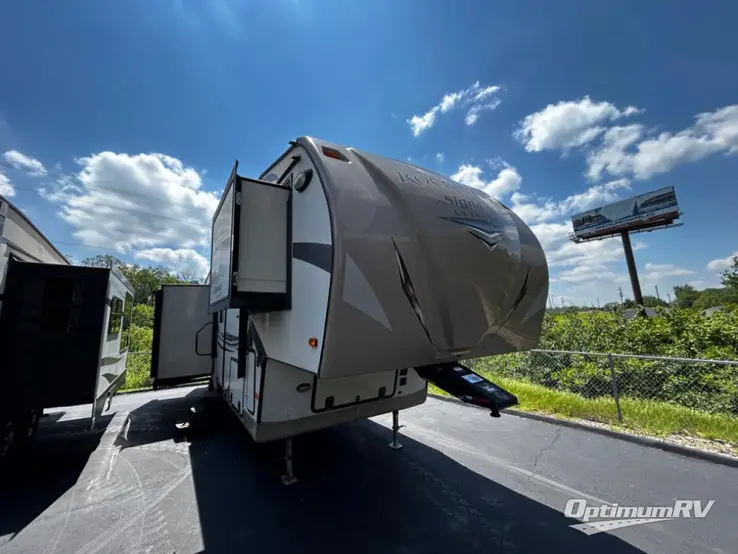 2016 Forest River Rockwood Signature Ultra Lite 8289WS RV Photo 1