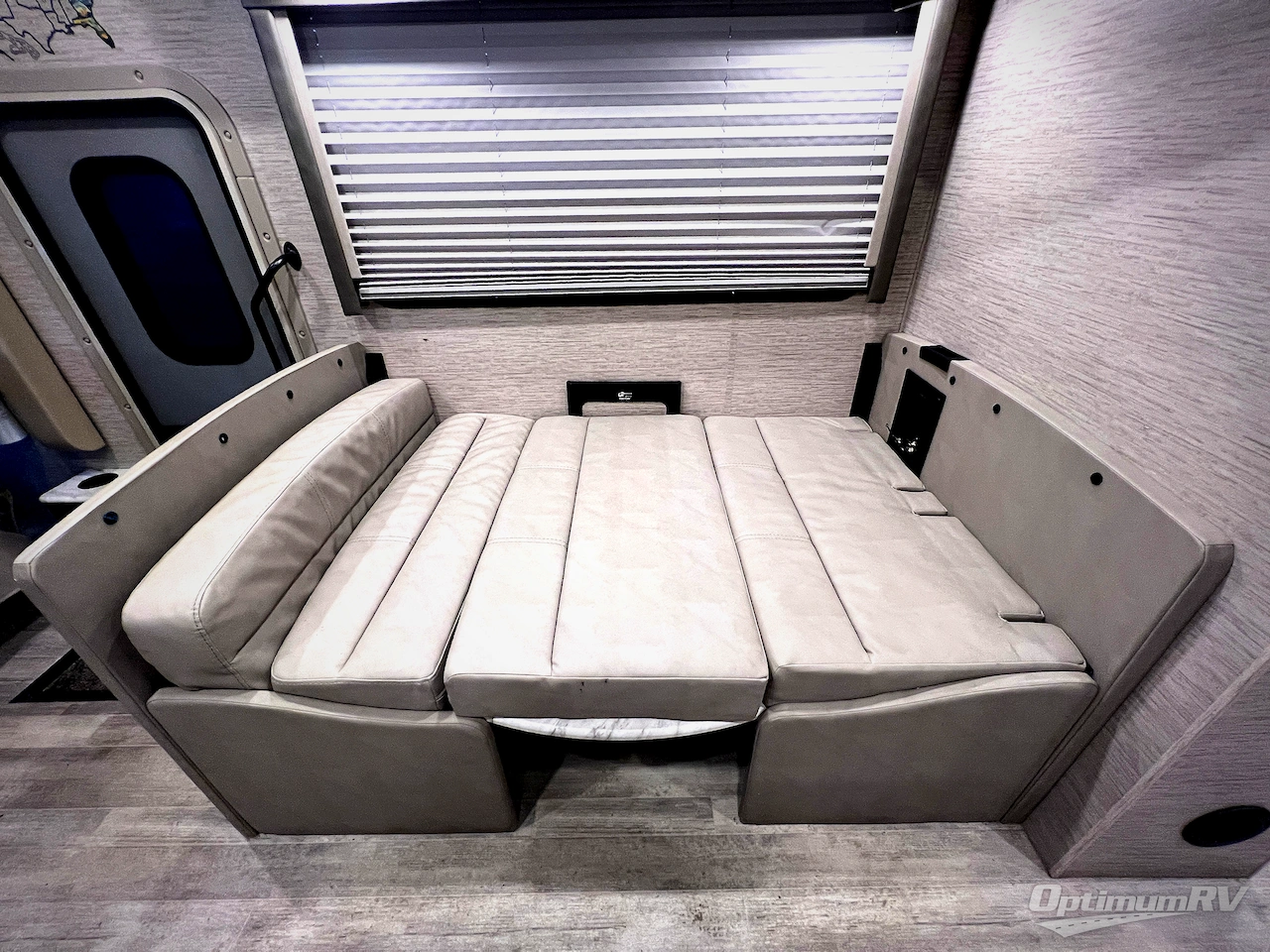 2022 Thor Freedom Traveler 29A Photo 13