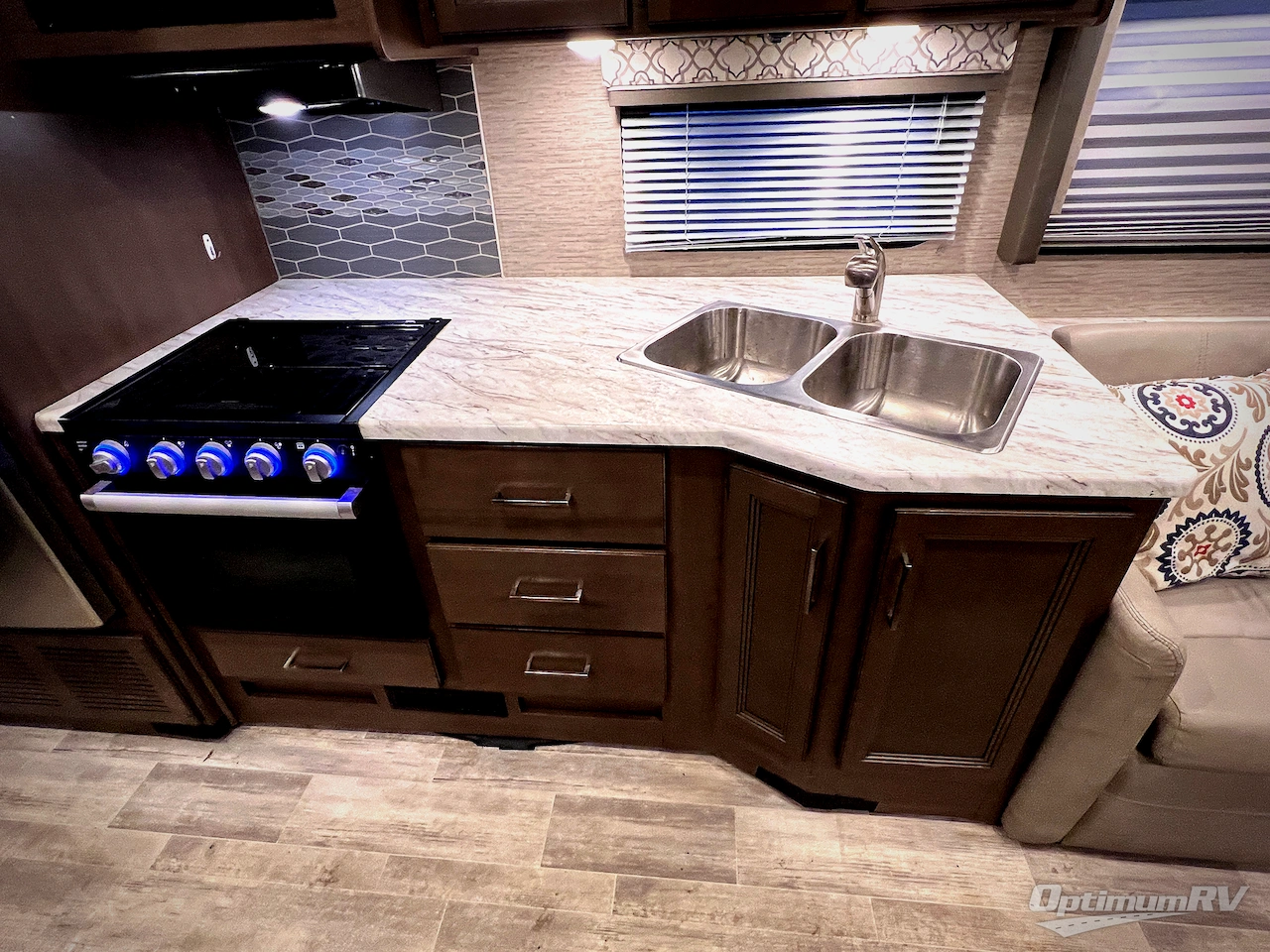 2022 Thor Freedom Traveler 29A Photo 15