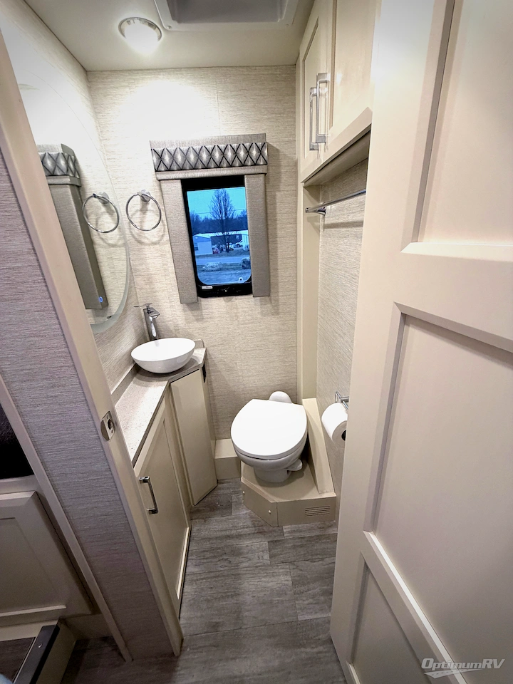 2023 Tiffin Wayfarer 25LW Photo 11