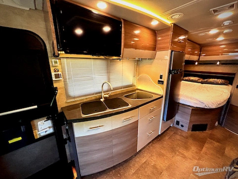 2017 Winnebago View 24J RV Photo 3