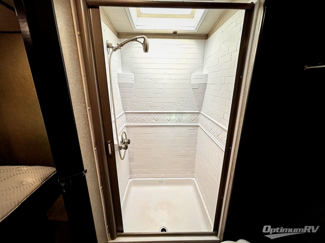 2019 Grand Design Imagine 2500RL Photo 9