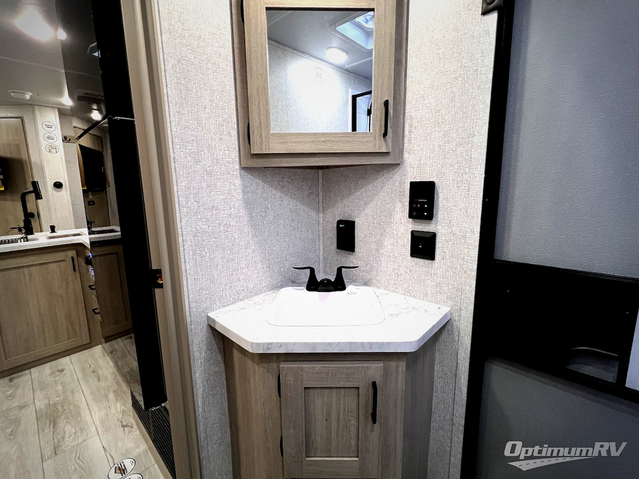 2026 East To West Della Terra 275BH Photo 15