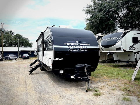 New 2026 East To West Della Terra 275BH Featured Photo