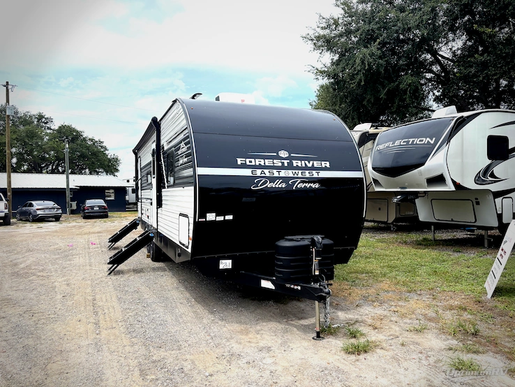 2026 East To West Della Terra 275BH RV Photo 1