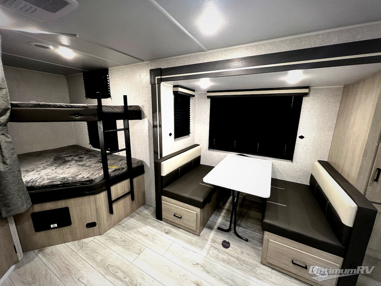 2026 East To West Della Terra 241BH Photo 12