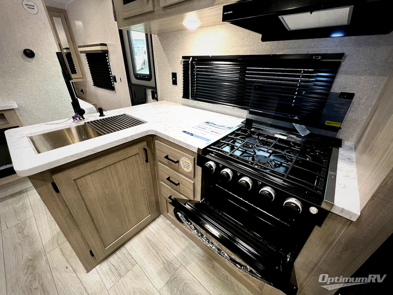 2026 East To West Della Terra 241BH Photo 9