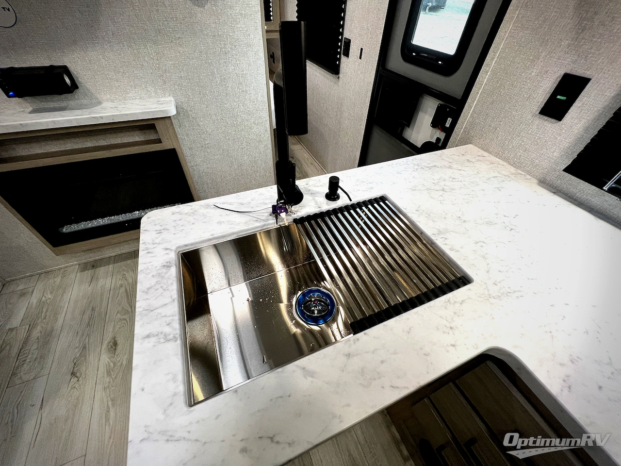 2026 East To West Della Terra 241BH Photo 7