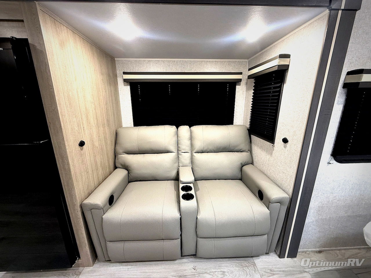 2026 East To West Della Terra 221ML Photo 7