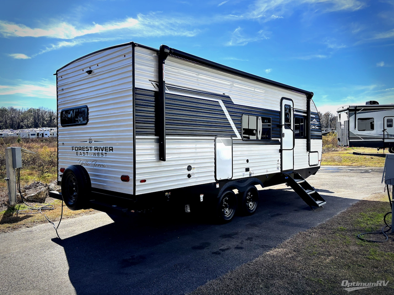 2026 East To West Della Terra 221ML Photo 2