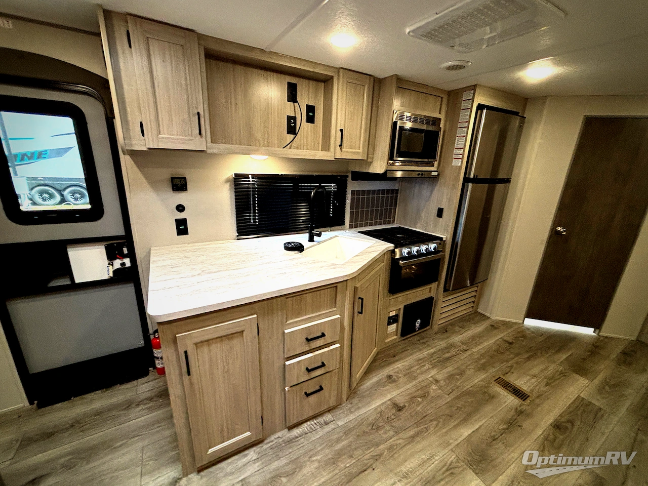 2025 Coachmen Catalina Legacy Edition 243RBS Photo 8