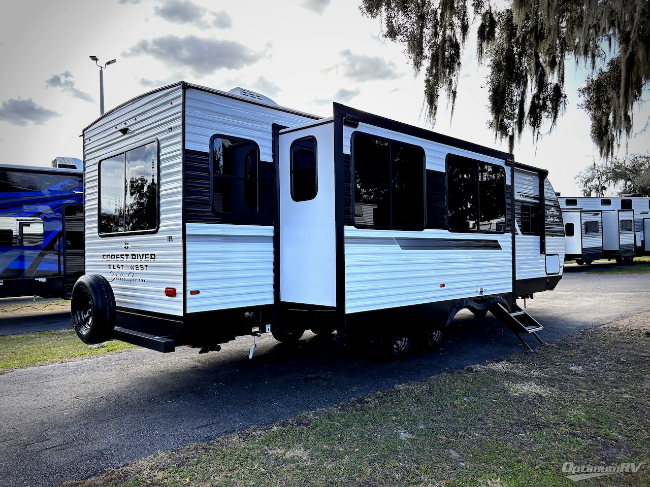 2026 East To West Della Terra 272RL Photo 2