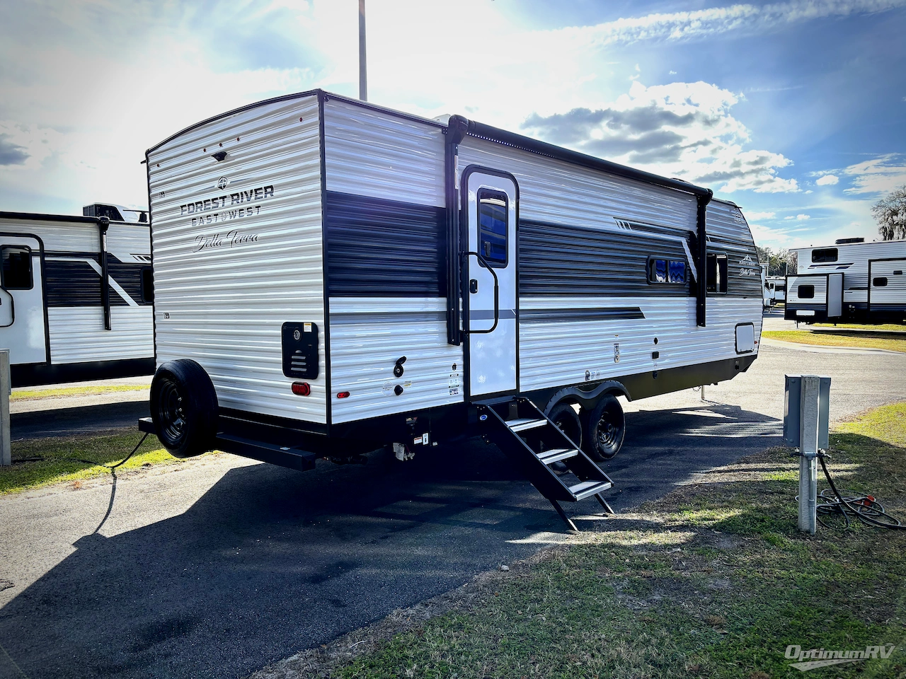 2026 East To West Della Terra 261RB Photo 2