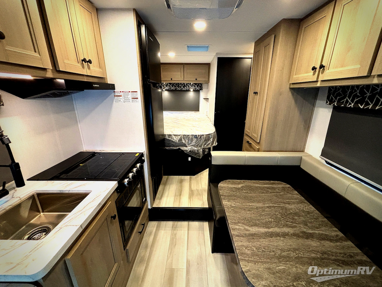 2026 Forest River Sunseeker LE 2350ALEF Photo 4