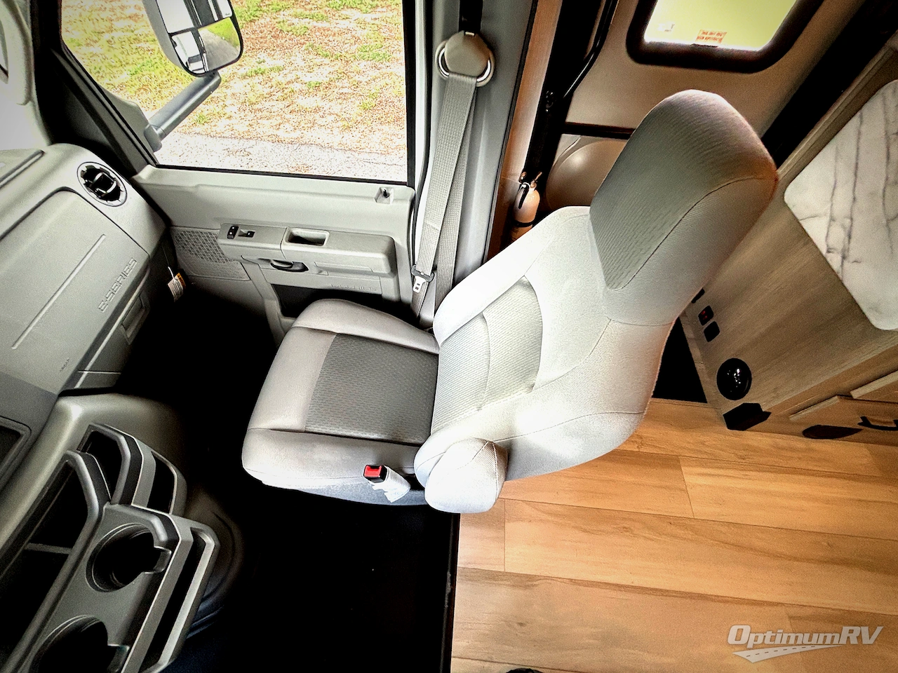 2026 Forest River Sunseeker LE 2350ALEF Photo 9