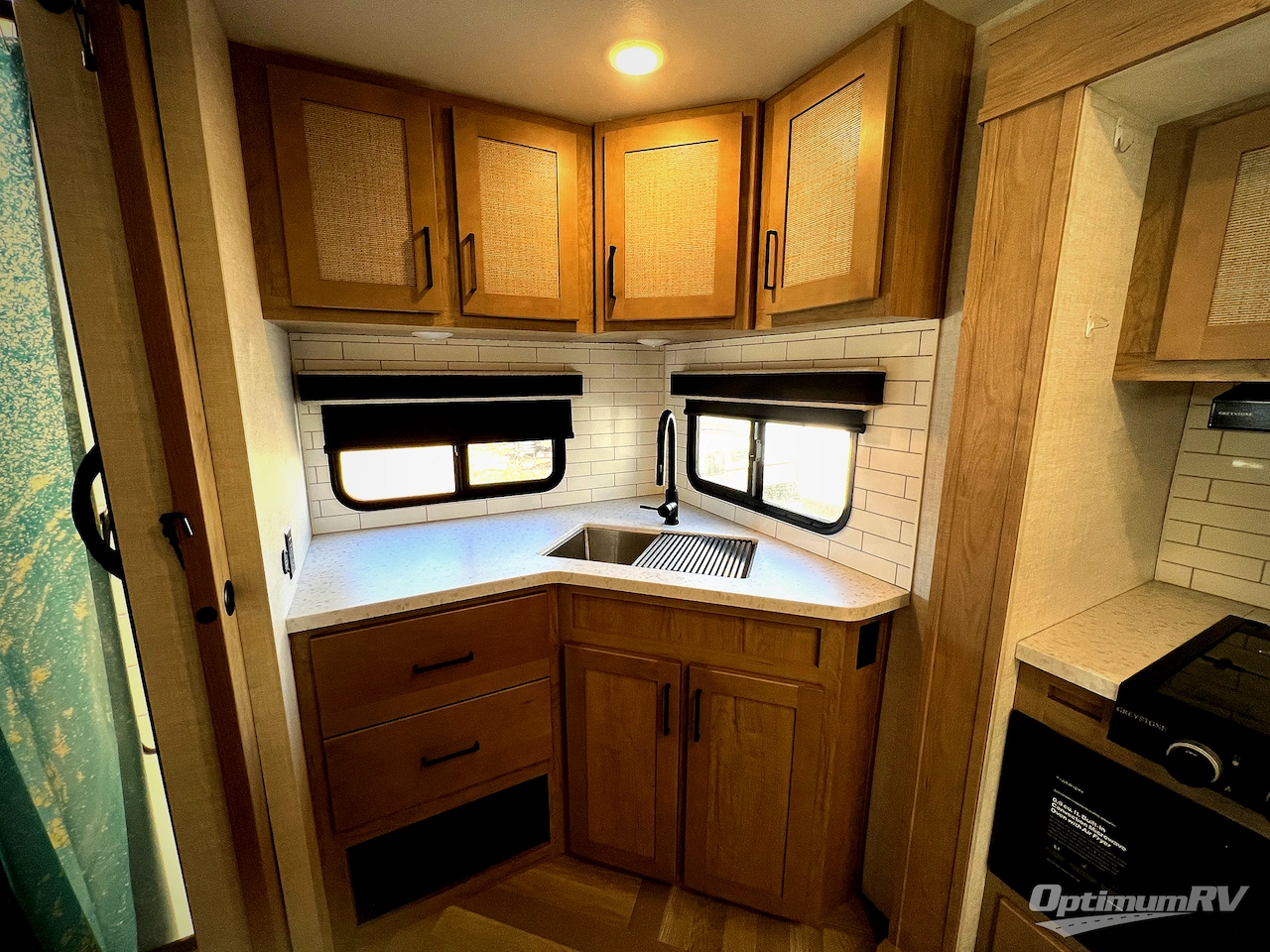 2024 Ember E-Series 22MLQ Photo 9