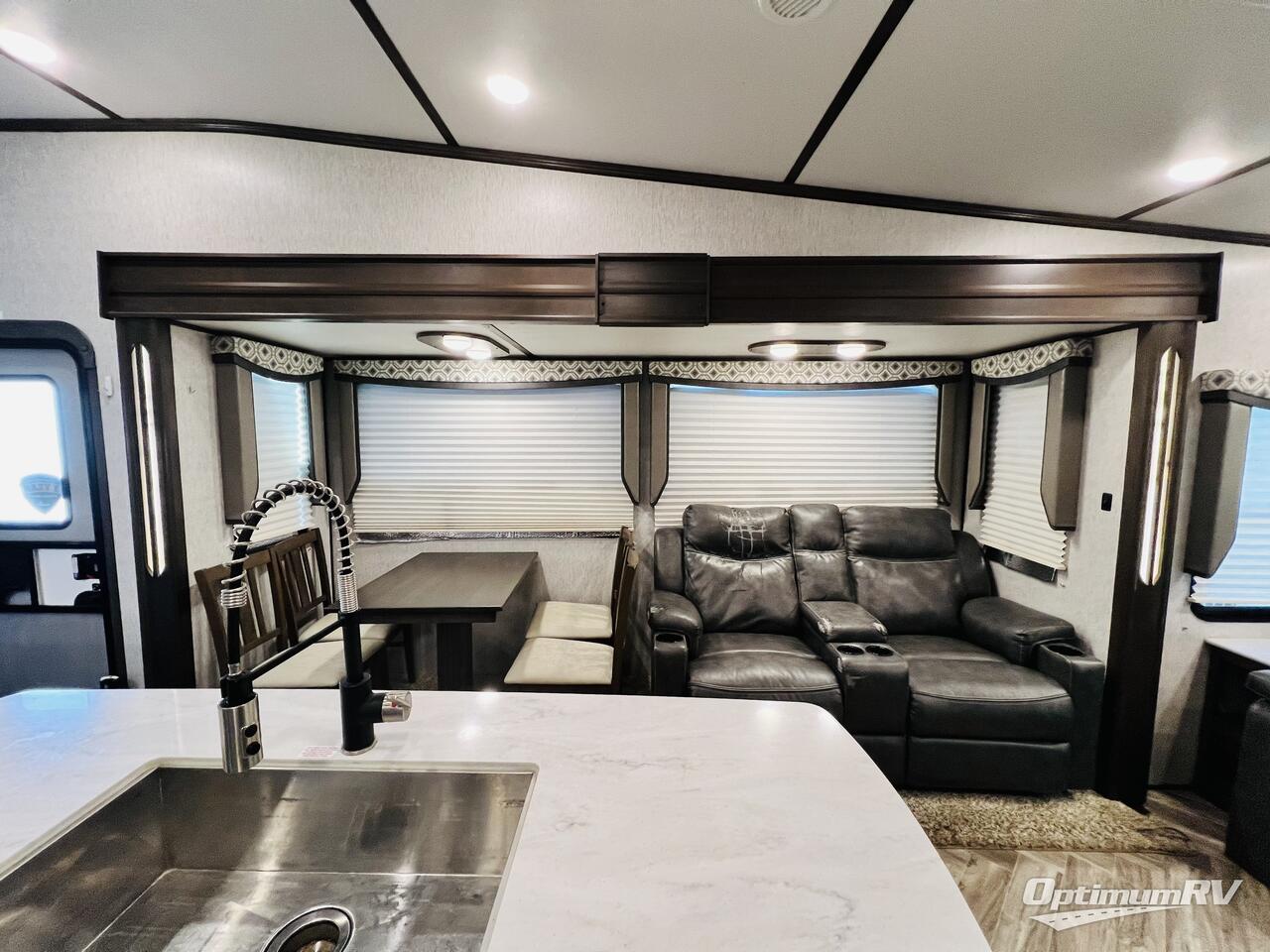 2020 Dutchmen Astoria PLATINUM 3173RLP Photo 6