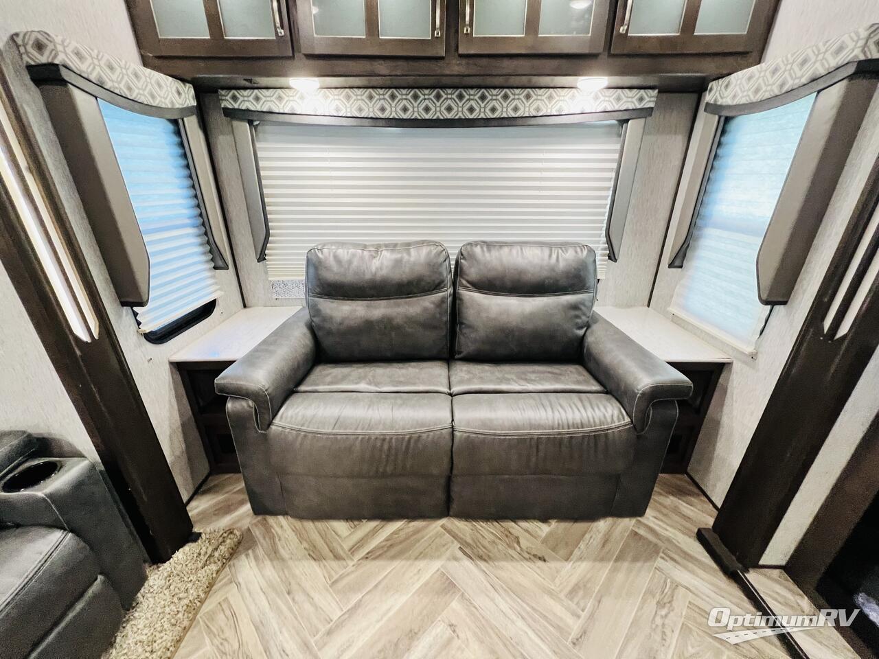2020 Dutchmen Astoria PLATINUM 3173RLP Photo 9