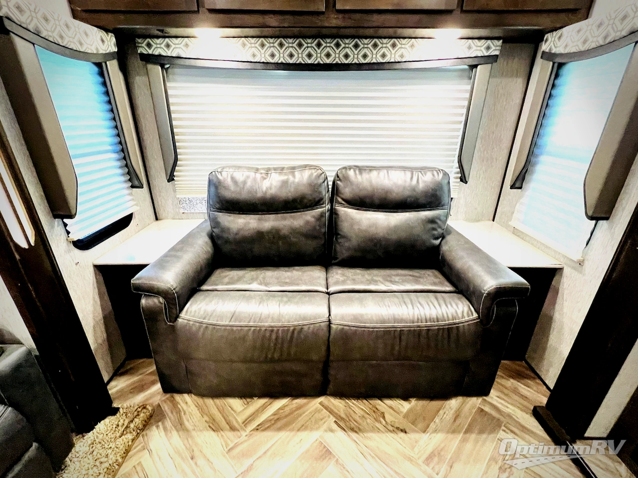 2020 Dutchmen Astoria PLATINUM 3173RLP Photo 9