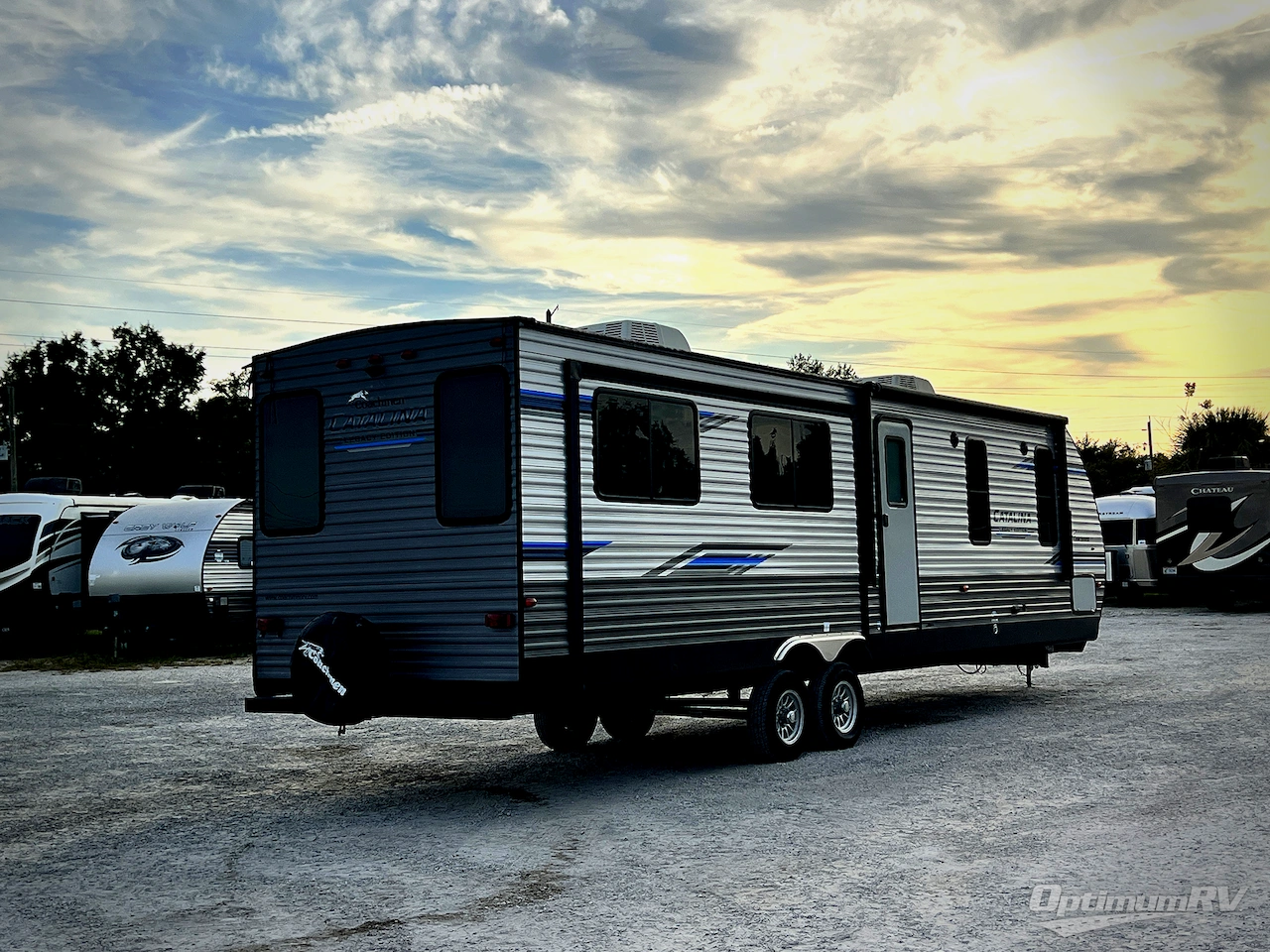2020 Coachmen Catalina Legacy 333RETS Photo 2