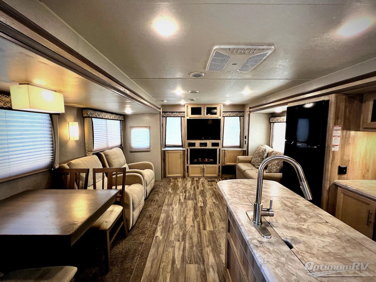 2020 Coachmen Catalina Legacy 333RETS Photo 4