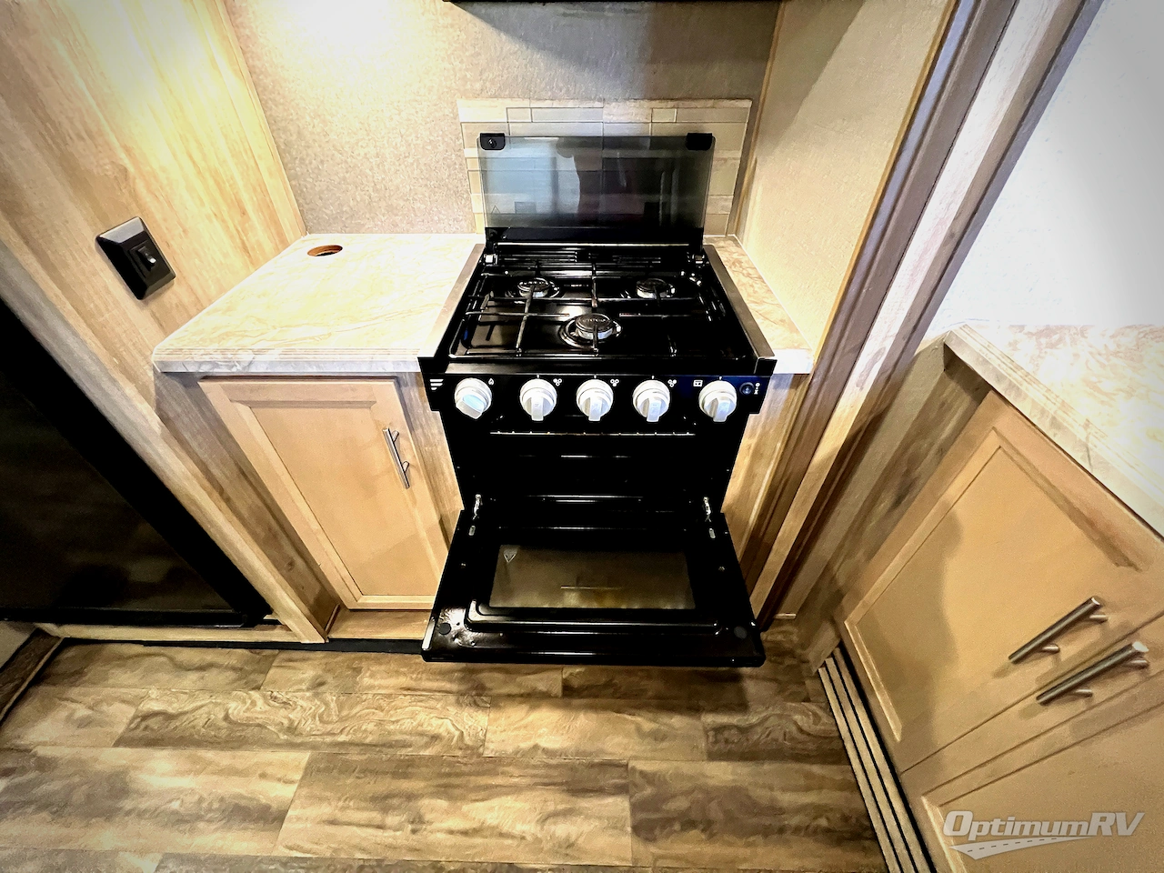 2020 Coachmen Catalina Legacy 333RETS Photo 12