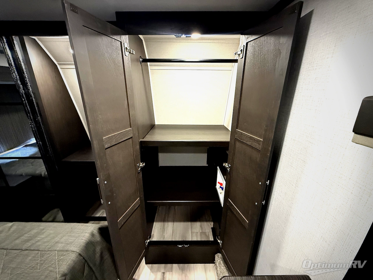 2026 Keystone Alpine Avalanche Edition 381DL Photo 12