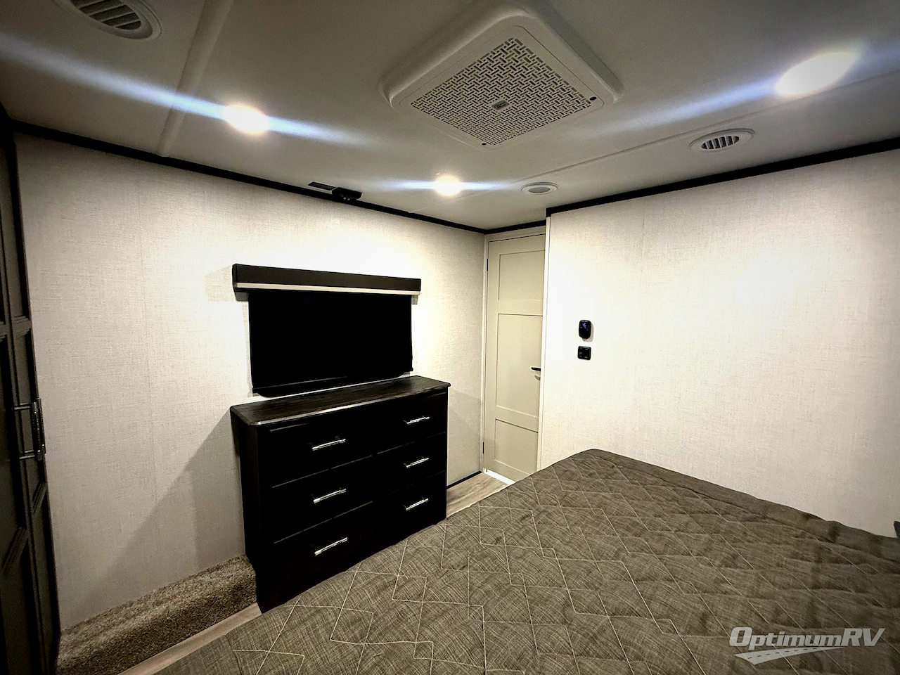 2026 Keystone Alpine Avalanche Edition 381DL Photo 14