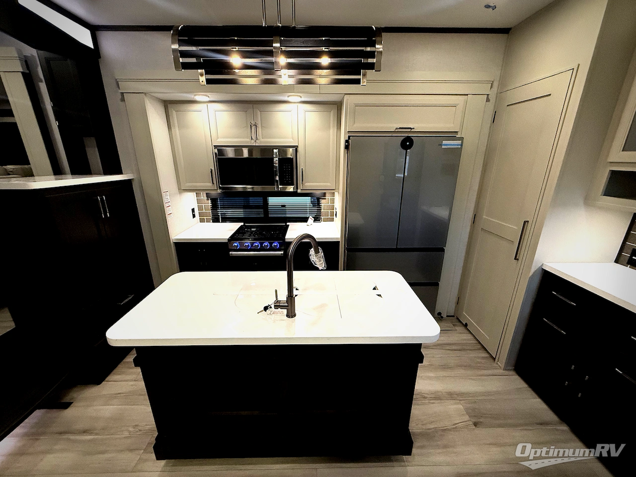 2026 Keystone Alpine Avalanche Edition 381DL Photo 15