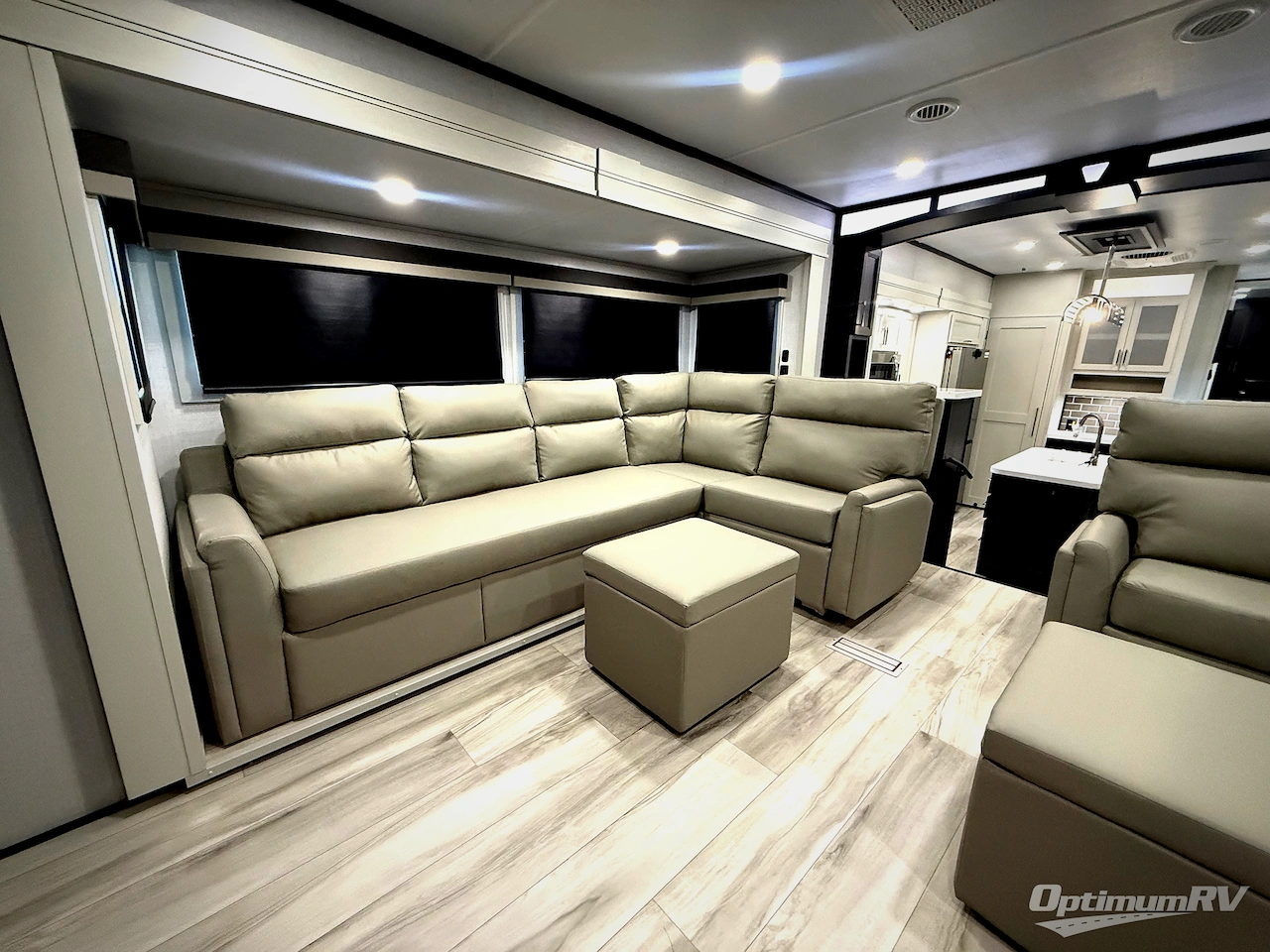 2026 Keystone Alpine Avalanche Edition 381DL Photo 23