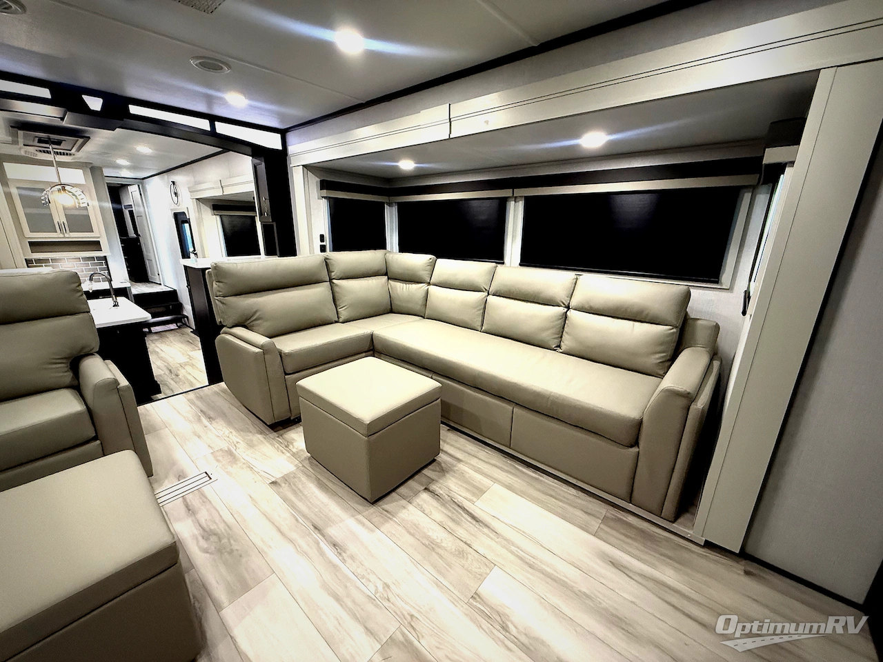 2026 Keystone Alpine Avalanche Edition 381DL Photo 24