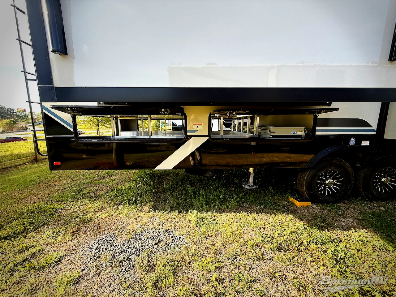 2026 Keystone Alpine Avalanche Edition 381DL Photo 27